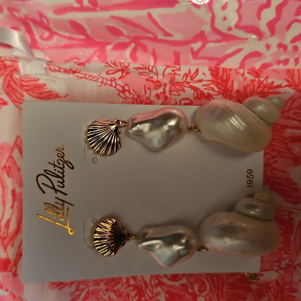 Lilly Pulitzer Gold and Pearl Shell Earrings - Picture 4 of 7